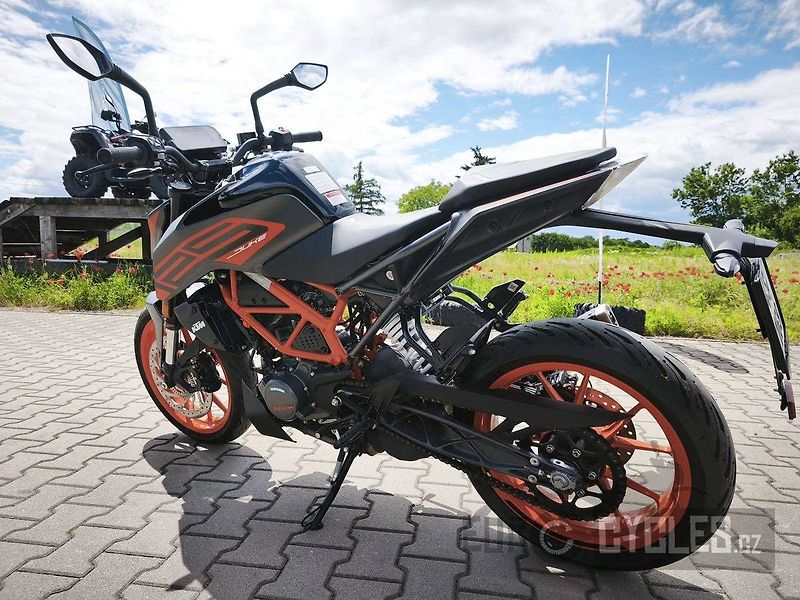 KTM 125 Duke (2023) REZERVOVÁNO - fotka 6 z 11