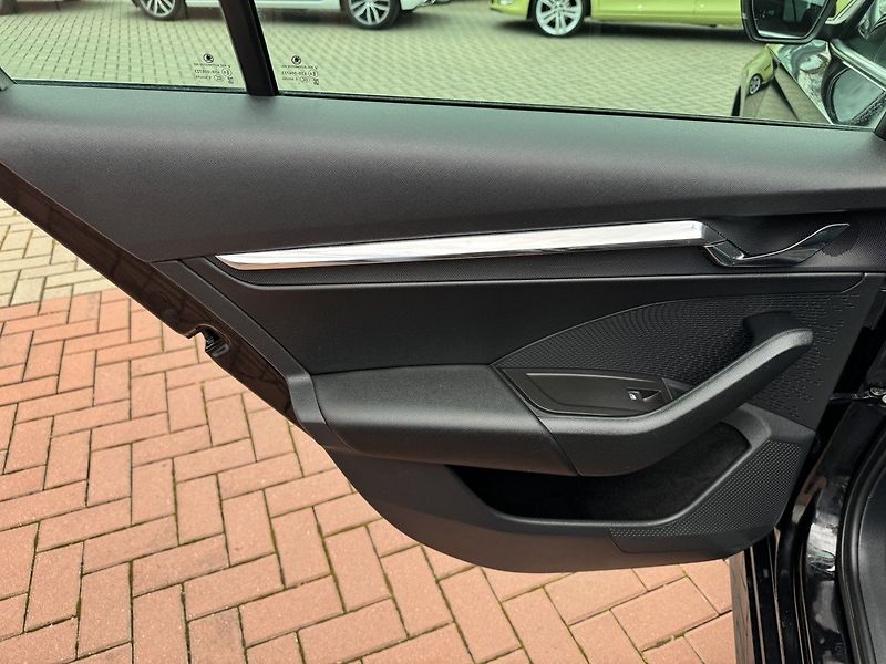Škoda Octavia (2022) 2.0TDi DSG LED Navi Kamera - fotka 25 z 50