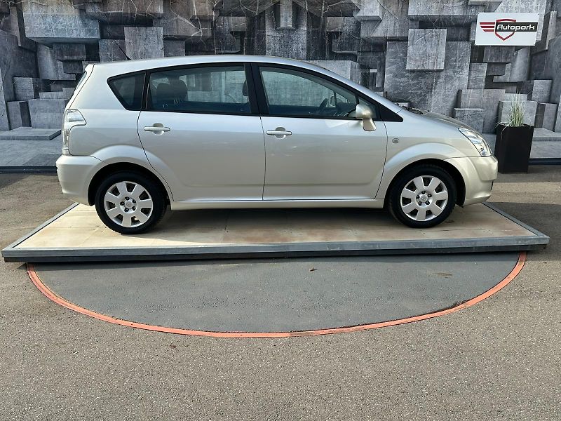 Toyota Corolla Verso (2006) 1.6VVT-i, 81KW - fotka 5 z 21