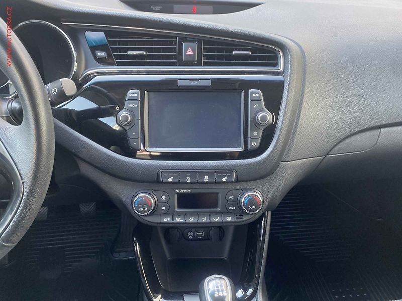 Kia Ceed (2017) 1.6 GDi, ČR, servis.kniha - fotka 12 z 17