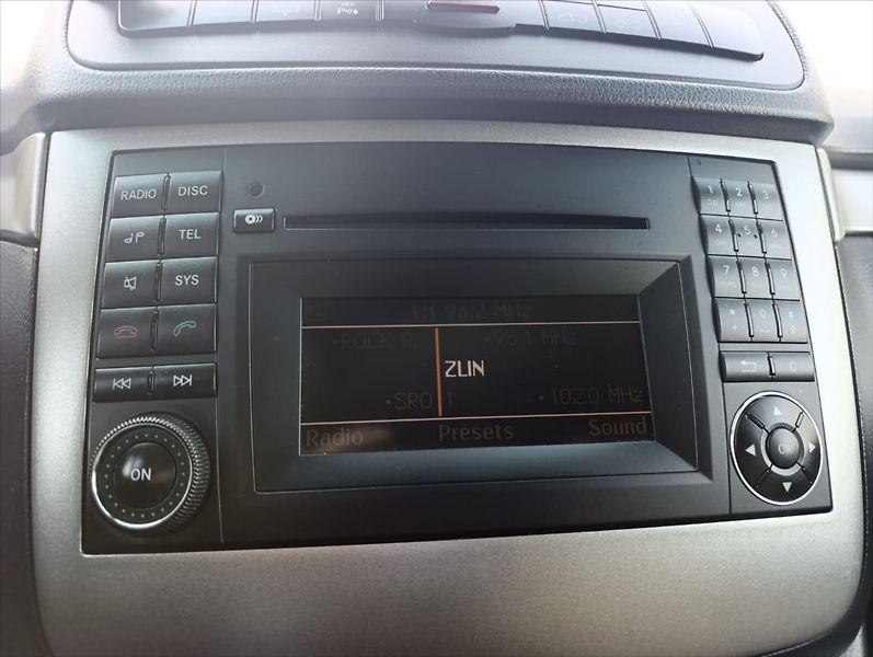 Mercedes-Benz Viano 3,0 CDi Automat SPANÍ 7míst - fotka 18 z 31