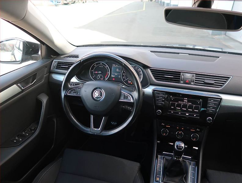 Škoda Superb (2016) 2.0 TDI, Navi, Bi-Xenony - fotka 7 z 22
