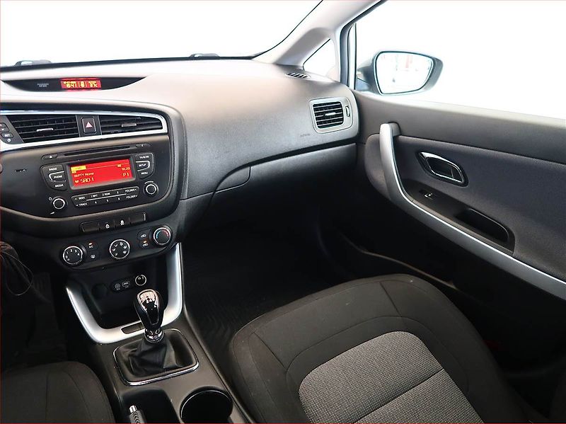 Kia Ceed (2016) Silver 1.6 GDI, Serv.kniha - fotka 8 z 14