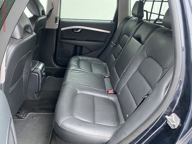 Volvo V70 (2015) 2.0 D4, Bixen, navi, kůže - fotka 10 z 20