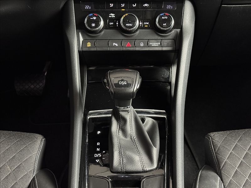 Škoda Karoq 1,5 TSi  DSG Style LED Kamera - fotka 17 z 44