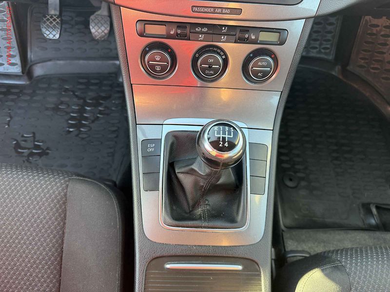Volkswagen Passat (2008) 1.9TDi, AC, výhřev sed - fotka 15 z 16