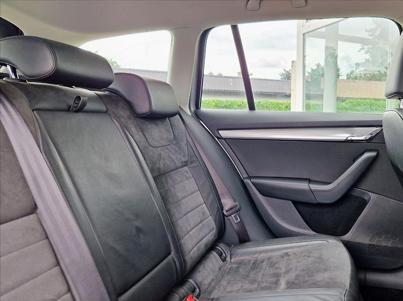 Škoda Octavia 2,0 TDI DSG KLIMA VÝHŘEV DIGI - fotka 12 z 34