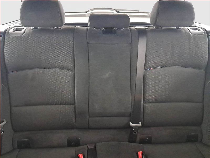 BMW Řada 5 (2013) 530d xDrive, 4X4, Automat - fotka 10 z 30