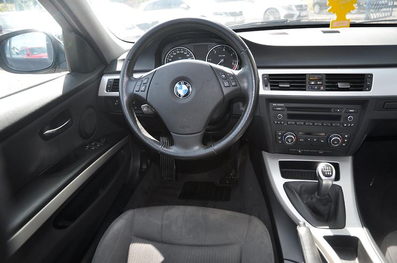 BMW Řada 3 318d 105kW KOMBI - fotka 5 z 18