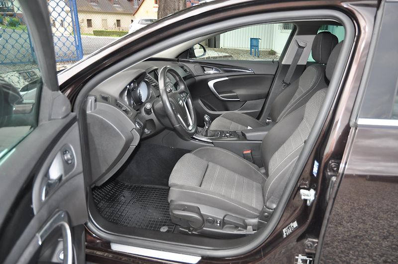 Opel Insignia 1.4i TURBO 103kW KOMBI - fotka 6 z 23