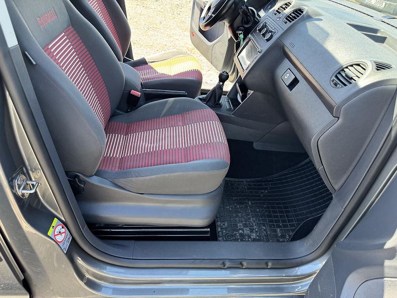 Volkswagen Caddy 1.6TDi,75kw,5míst,klima,Tažné. - fotka 25 z 37
