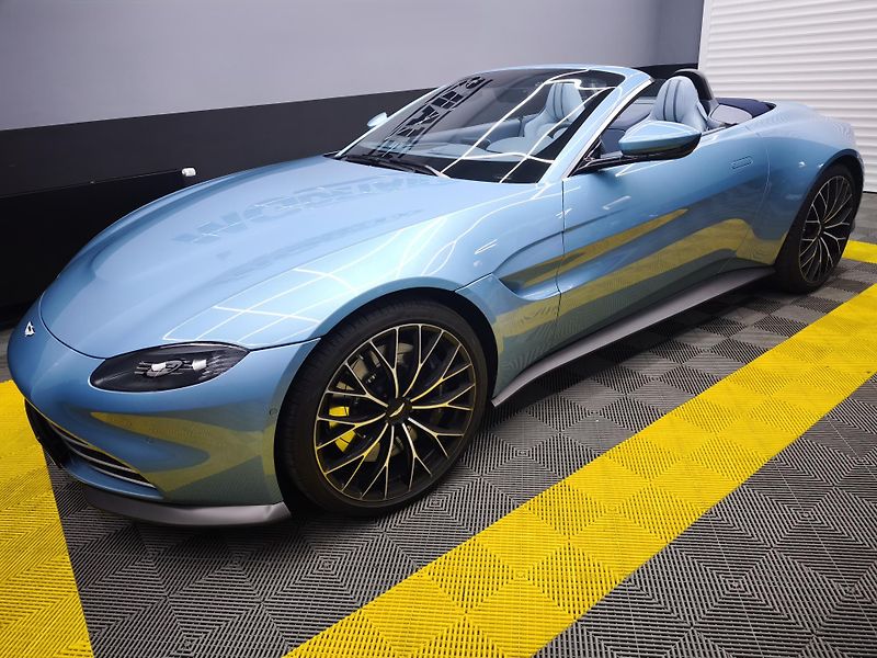 Aston Martin V8 Vantage (2022) - fotka 21 z 33
