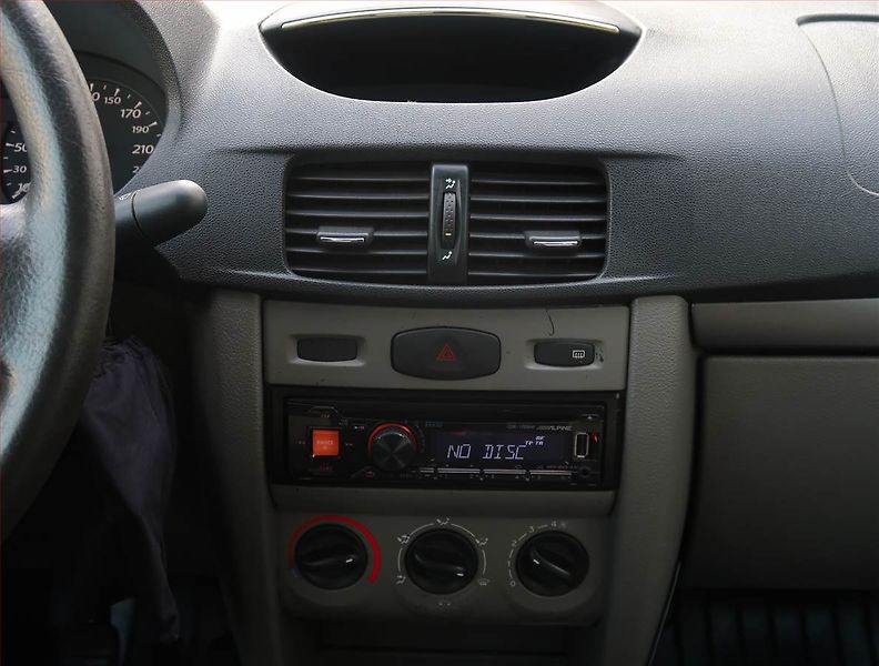 Renault Thalia (2011) 1.2 16V, Tažné, jezdí výborně - fotka 12 z 13