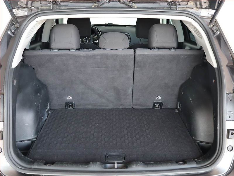 Jeep Compass (2019) 1.6 MultiJet, Tempomat - fotka 13 z 21