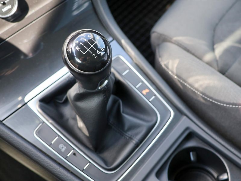 Volkswagen Golf 1,0 TSI 81kW CZ Comfort LED - fotka 25 z 34