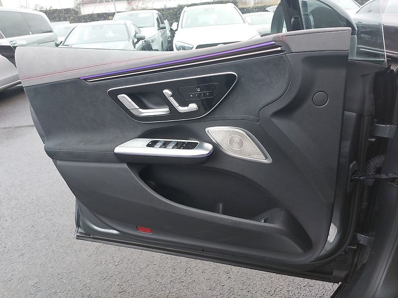 Mercedes-Benz EQE 500 AMG 4MATIC - fotka 22 z 26