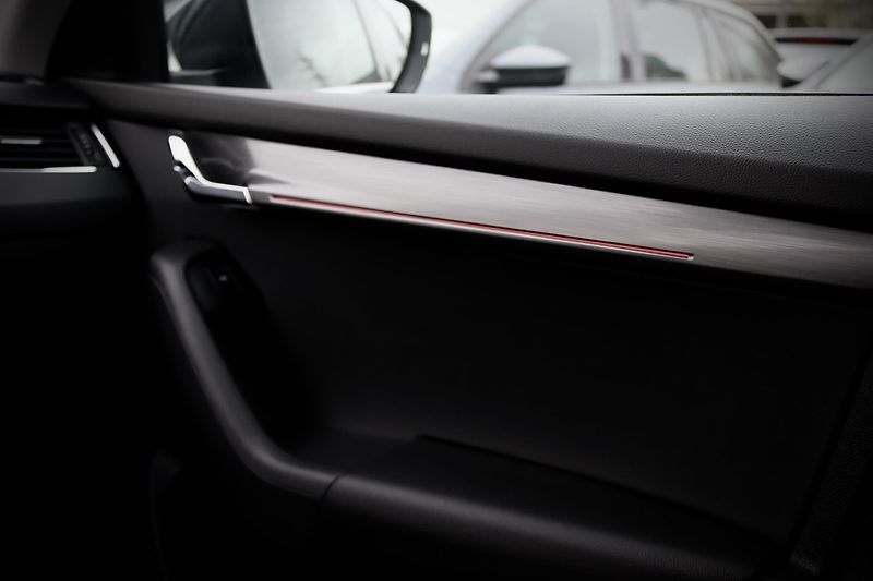 Škoda Octavia 3 FL Combi 1.5 TSI 110 kW DSG - fotka 33 z 39