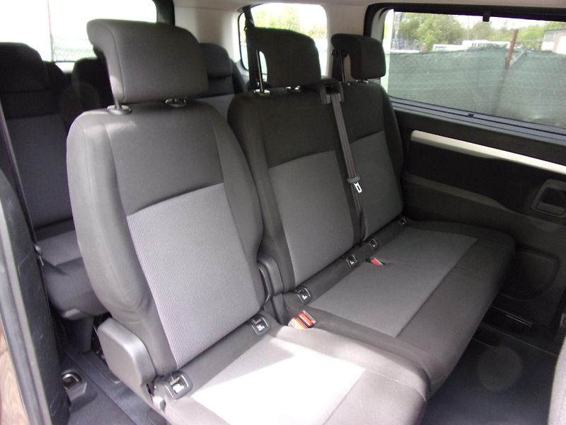Citroën SpaceTourer (2017) 2.0HDi130kW AUTOMAT 2xKOLA 8M  - fotka 23 z 26