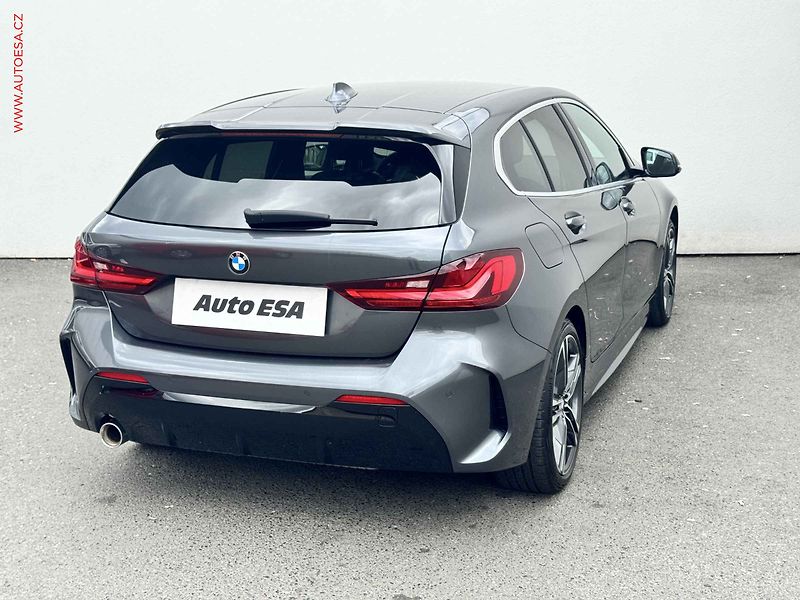 BMW Řada 1 (2020) 1.5T 118i, M Sport, AT, +ALU - fotka 4 z 17