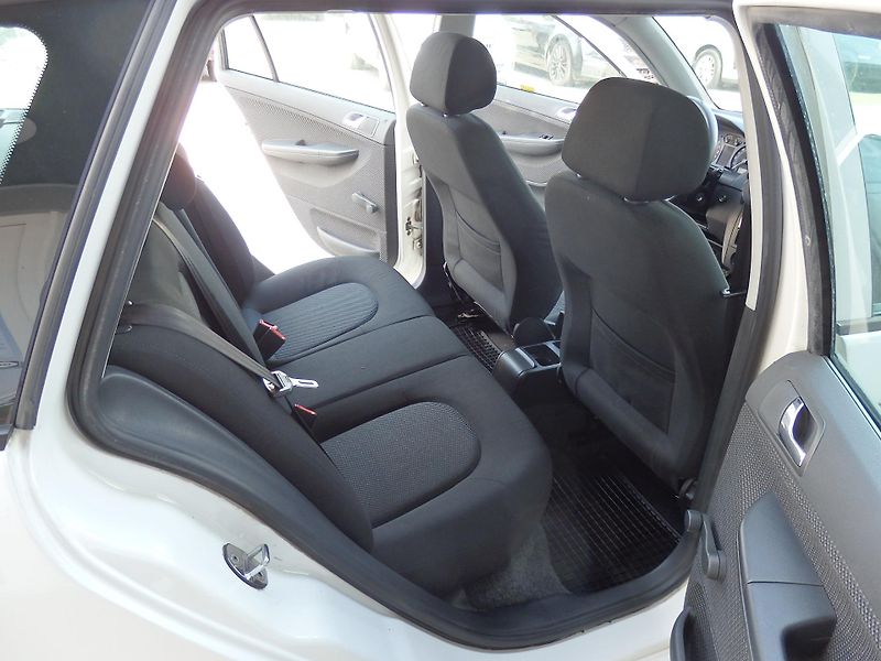 Škoda Fabia 1.4 TDI 59 kW ZÁLOHOVÁNO - fotka 10 z 15