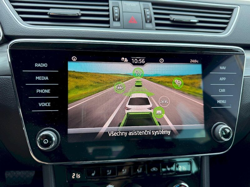 Škoda Superb (2023) 2.0TDI 110kW DSG Style - fotka 18 z 35