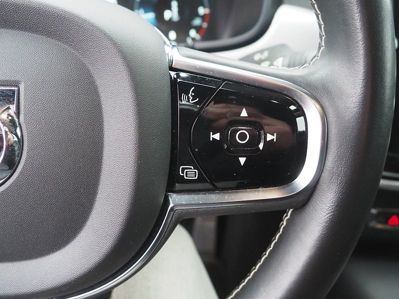 Volvo S90 (2021) B5, AWD, Inscription, 173 kW - fotka 25 z 37