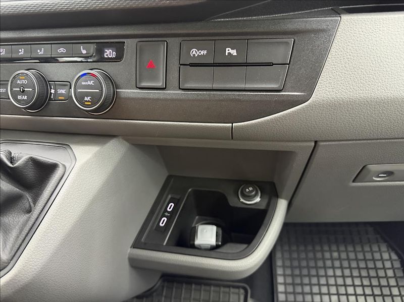 Volkswagen Caravelle 2,0 TDi, LONG,8-míst,DSG,CZ - fotka 18 z 35