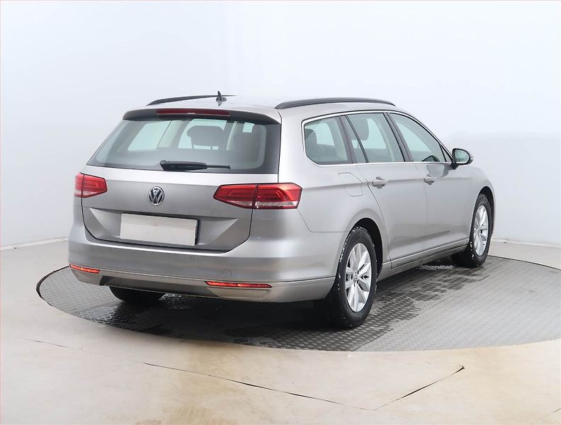 Volkswagen Passat (2016) 1.6 TDI, Serv.kniha, Navi - fotka 5 z 15