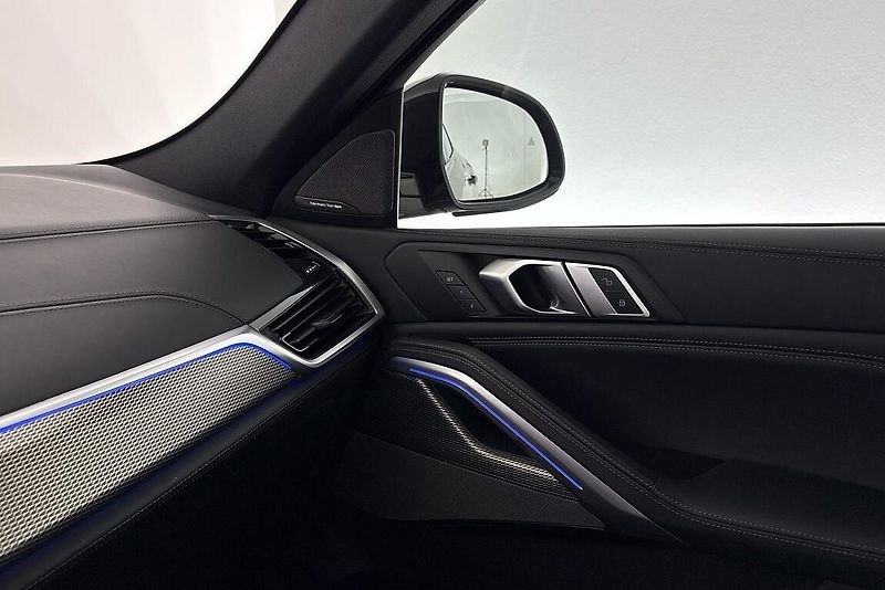 BMW X6 M50d - fotka 18 z 27