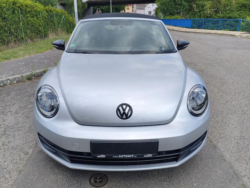 Volkswagen Beetle (2013) 1,2 TSI Cabrio Sport - fotka 9 z 35