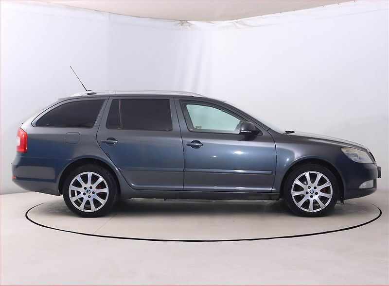 Škoda Octavia (2009) 1.9 TDI, Serv.kniha, po STK - fotka 6 z 16