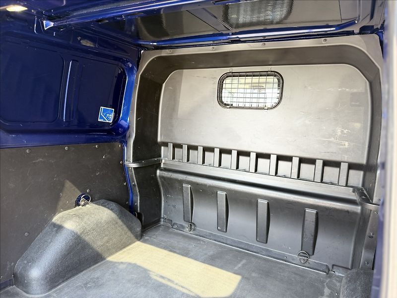 Ford Transit Custom 2,0 125kW 5MÍST WEBASTO DPH TZ - fotka 30 z 32