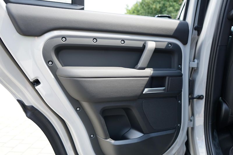 Land Rover Defender (2026) 110 X-Dynamic SE P300e       - fotka 20 z 37