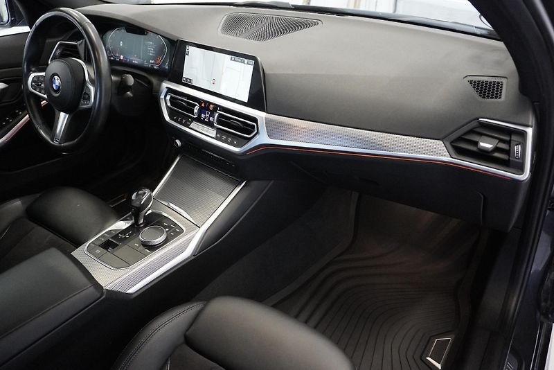BMW Řada 3 2.0D 140kW M-SPORT,X-DRIVE - fotka 25 z 28