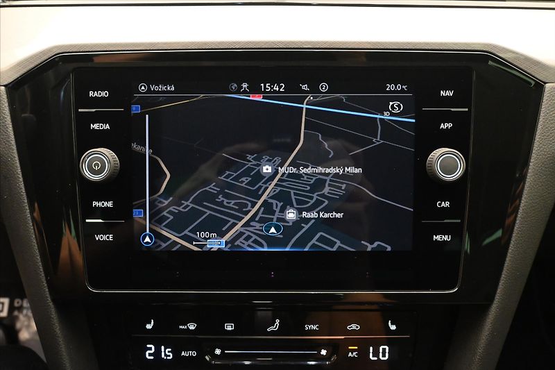 Volkswagen Passat 2,0 TDI 110 KW DSG Business Zá - fotka 20 z 32