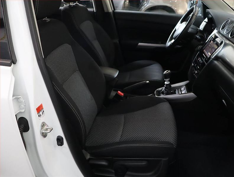 Suzuki Vitara (2021) 1.4 BoosterJet, ČR,1.maj - fotka 9 z 21