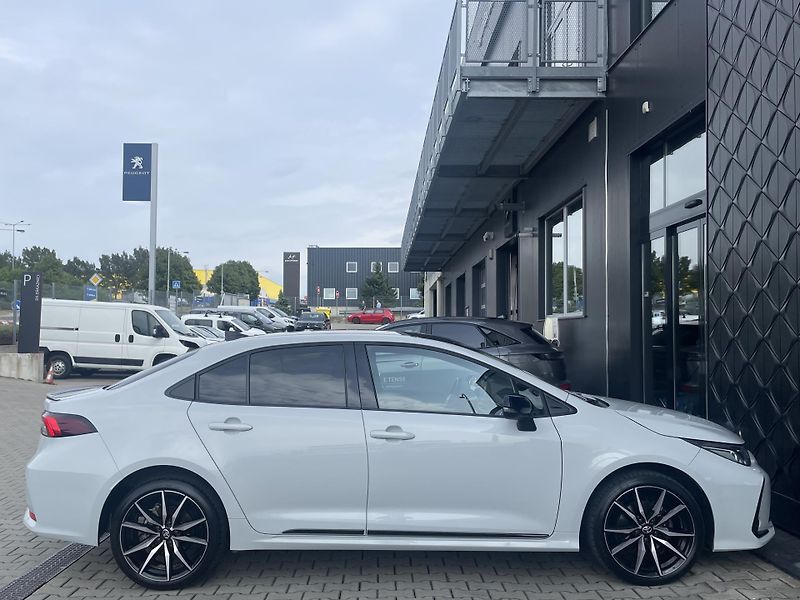 Toyota Corolla GR SPORT 1.8 Hyb. 103 kW - fotka 9 z 28