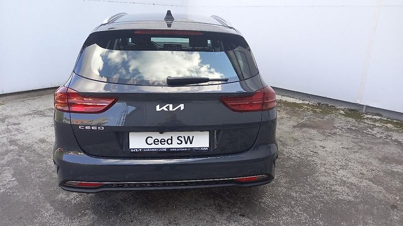 Kia Ceed SW (2024) 1,5 T-GDi SPIN 103kW - fotka 3 z 12