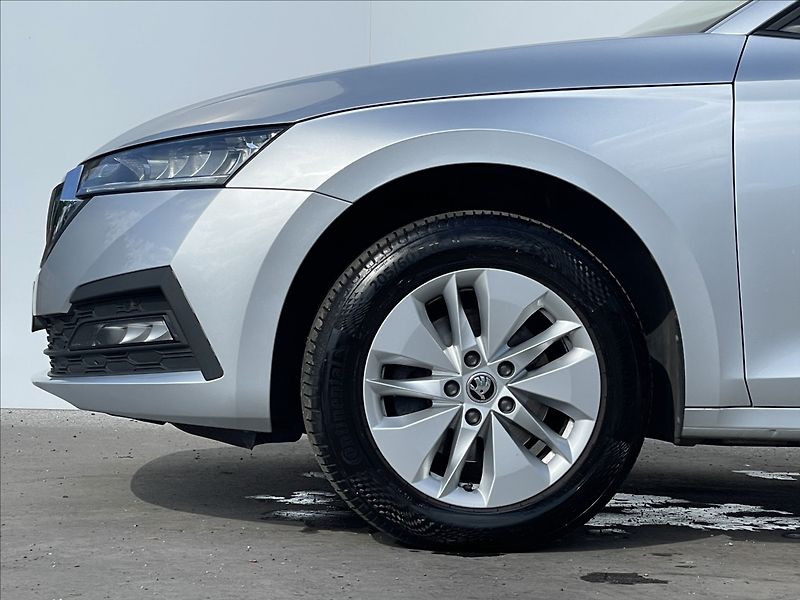 Škoda Octavia 2,0 TDI Combi Ambition Plus - fotka 19 z 23