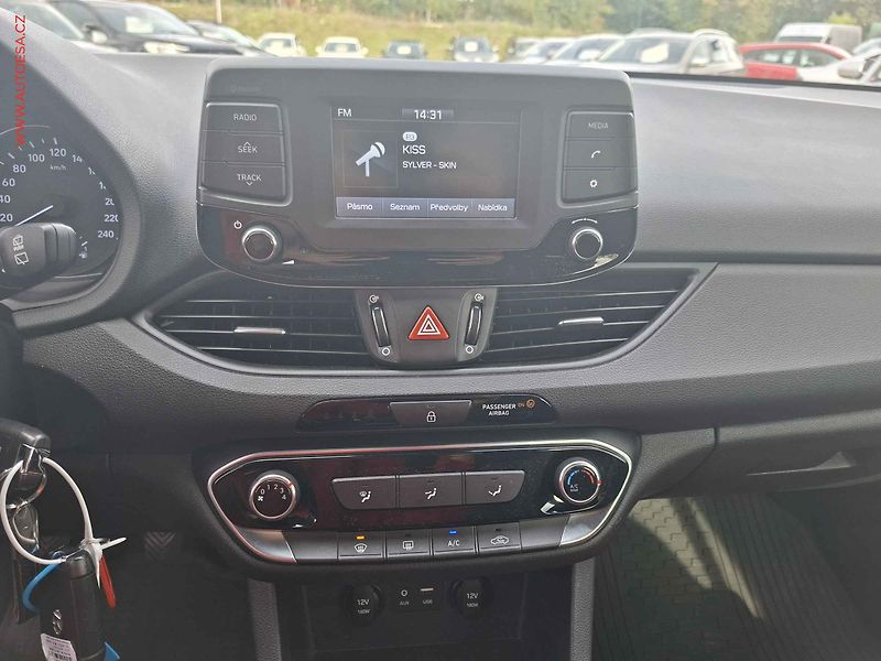 Hyundai i30 (2018) 1.4 TGDi, 2.maj,ČR, AC, tempo - fotka 15 z 19