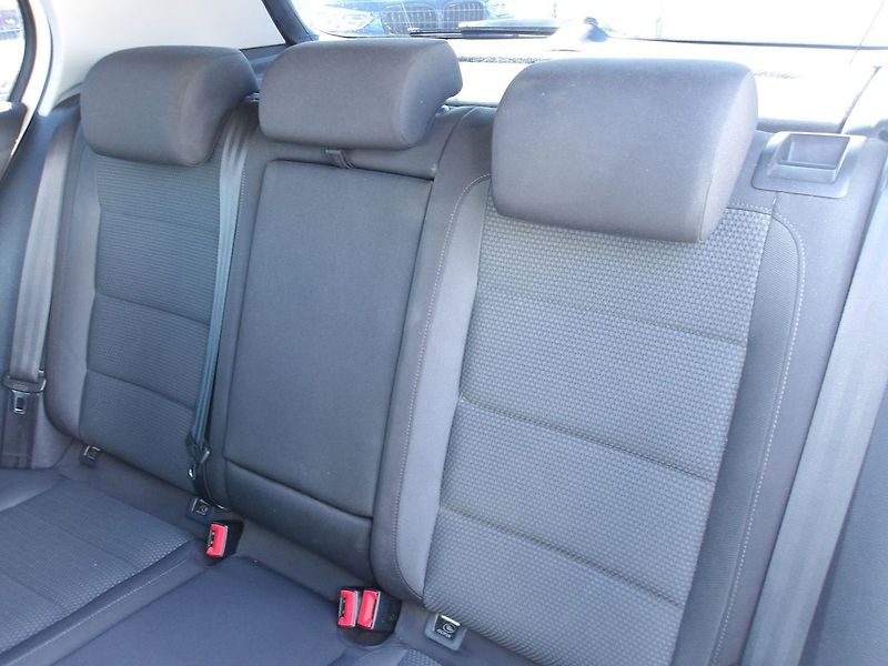 Volkswagen Golf 1,6TDi 77kW ČR ! - fotka 25 z 27