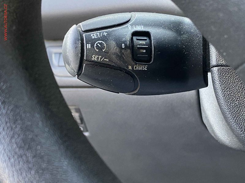 Peugeot 208 (2013) 1.2 VTi, ČR - fotka 13 z 17