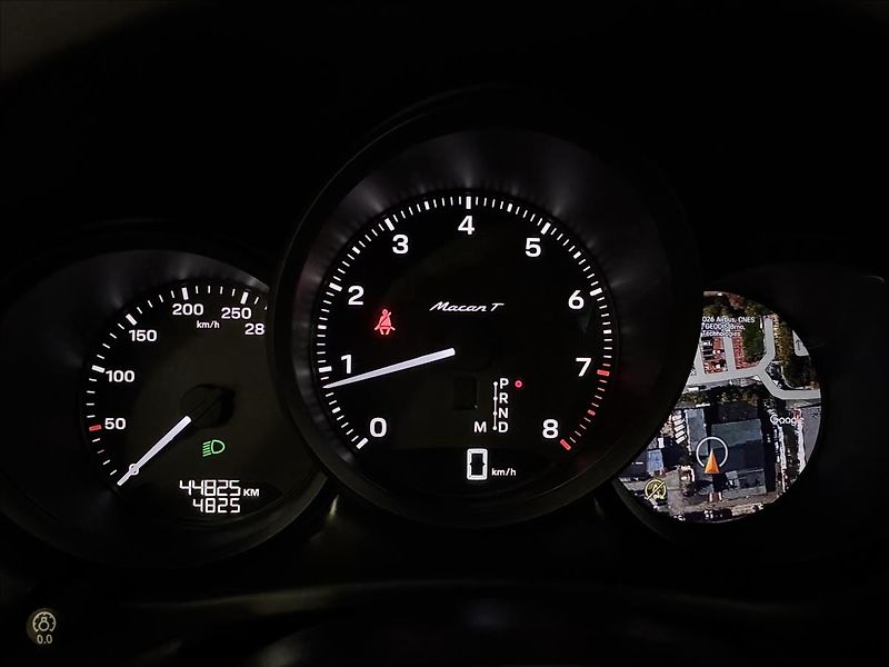 Porsche Macan T CHRONO PASM PANO MATRIX LED - fotka 17 z 49