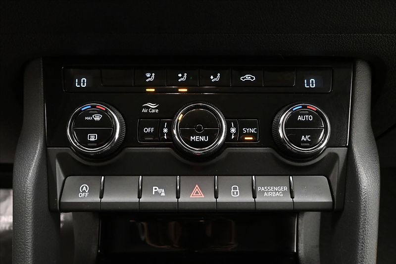 Škoda Karoq 2,0 TDI 85 kW DSG  VIRTUAL Zár - fotka 21 z 30