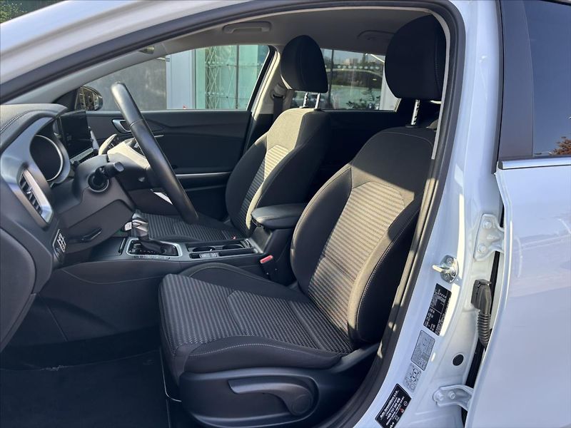 Kia Ceed 1,5 TGDi AT TOP ZÁRUKA ADAPTIV - fotka 10 z 45