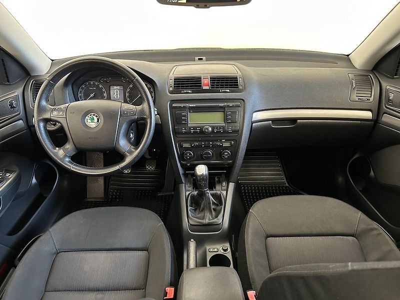 Škoda Octavia 2.0 TDI Elegance - fotka 6 z 24