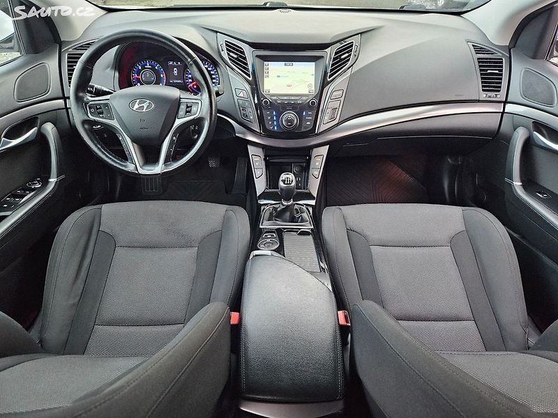 Hyundai i40 100kW VÝHŘEV KAMER DPH - fotka 8 z 44