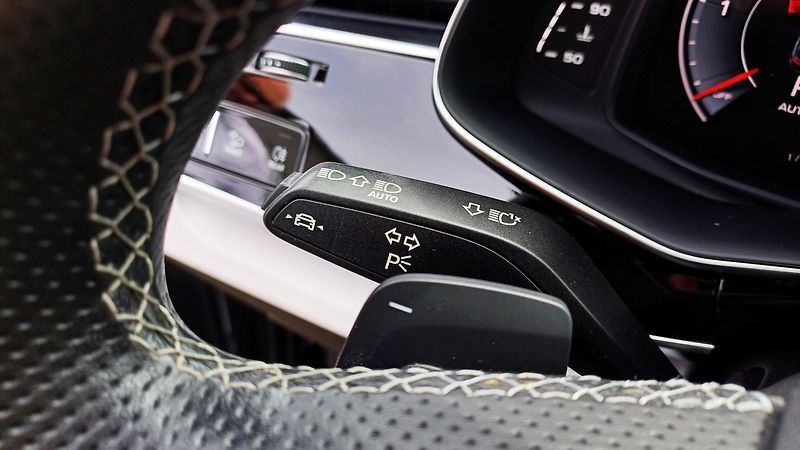 Audi Q7 S-LINE 3.0TDI WEBASTO B&O 1ČR  - fotka 28 z 44