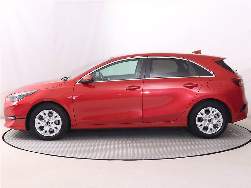 Kia Ceed (2022) 1.0 T-GDI, Serv.kniha - fotka 3 z 18