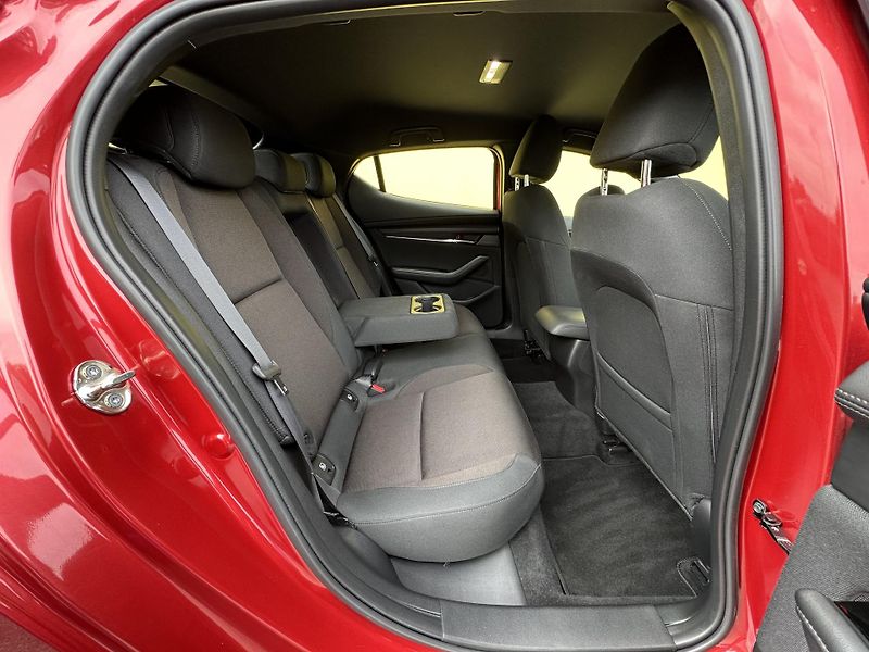Mazda 3 (2019) 2.0L SKYACTIV-G * ČR * 1.Maj.  - fotka 28 z 43